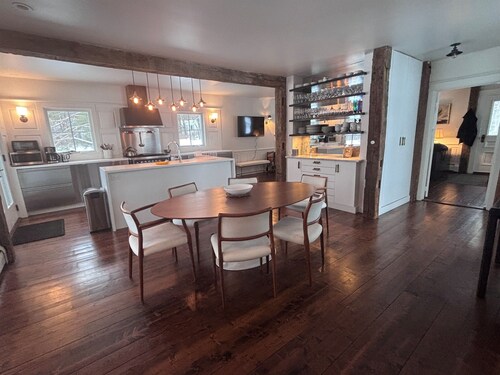 Peaceful Vermont Farmhouse Escape