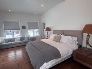 4 bedrooms, iron/ironing board, free WiFi - Peaceful Vermont Farmhouse Escape (Dorset)