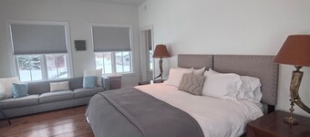 Peaceful Vermont Farmhouse Escape