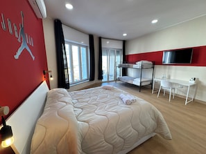 Desk, laptop workspace, blackout curtains, free WiFi - Zero18 Pompei Rooms (Scafati)
