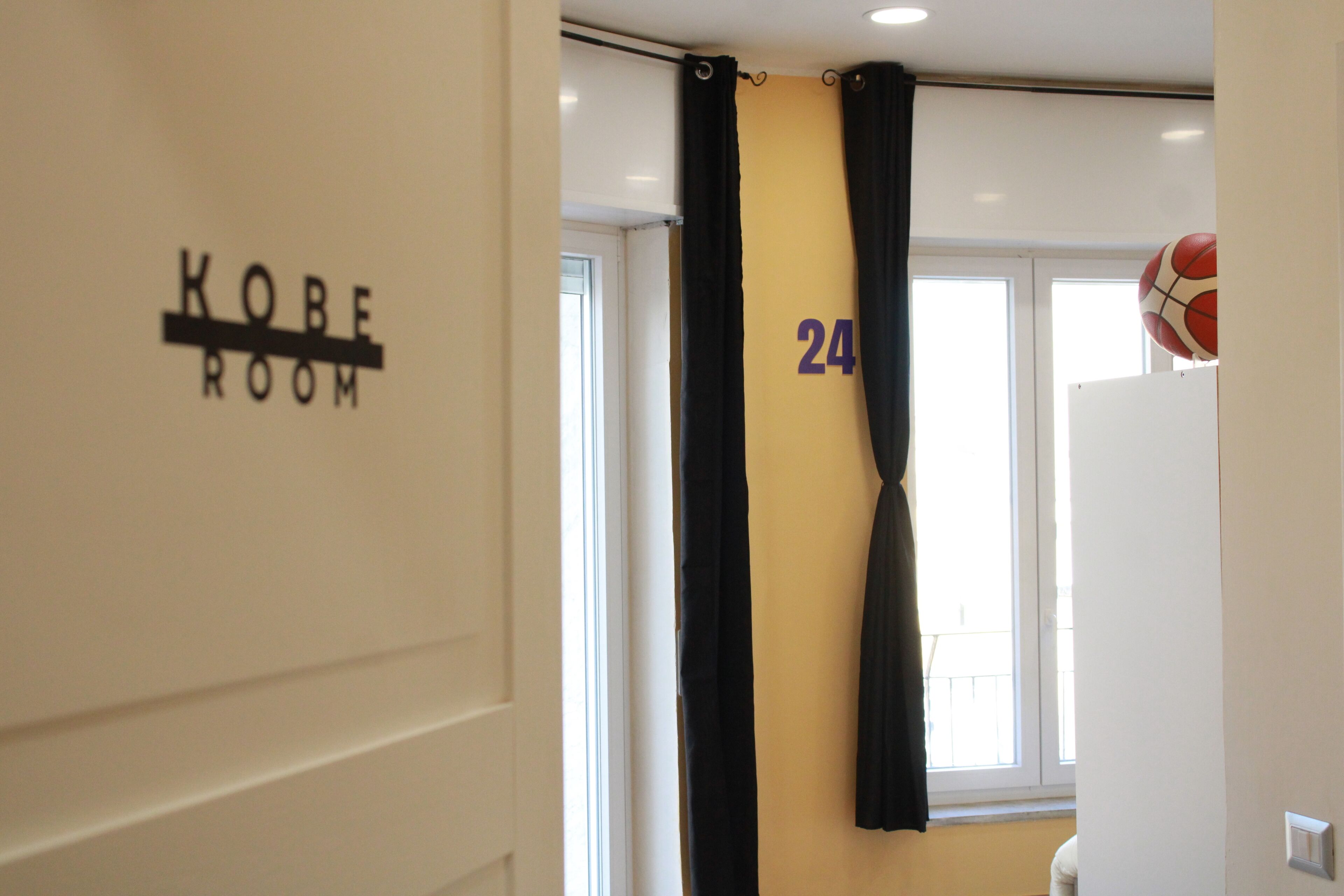 Chambre Quadruple Deluxe, service de ménage, vue ville | Intérieur