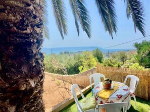 Outdoor dining - Central Mare Garden (Alexandroupoli)