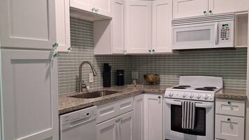 Coffee/tea maker, fridge, microwave, oven