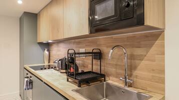 Dishwasher, cookware/dishes/utensils