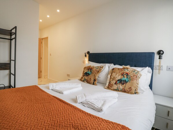 2 bedrooms, individually decorated, individually furnished, free WiFi