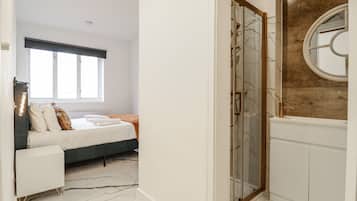 2 bedrooms, individually decorated, individually furnished, free WiFi