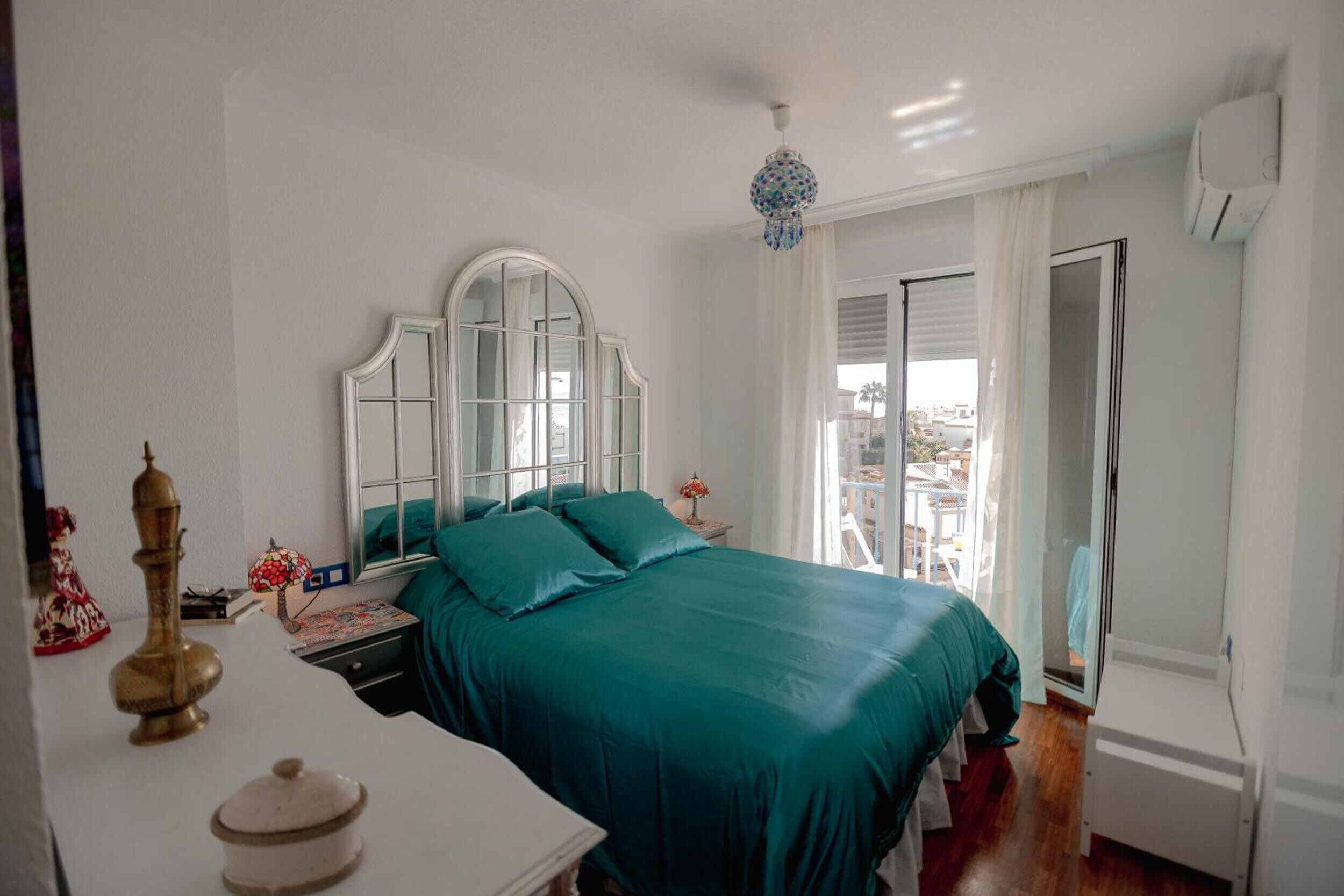 3 chambres, fer et planche à repasser, Wi-Fi, draps fournis