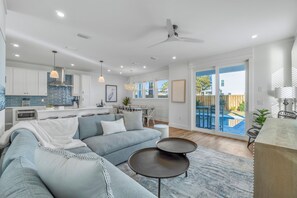 Smart TV, video games - Aquadisiac: Private heated pool, Free golf cart, 1min to beach, Game & Bunk room (Miramar Beach)