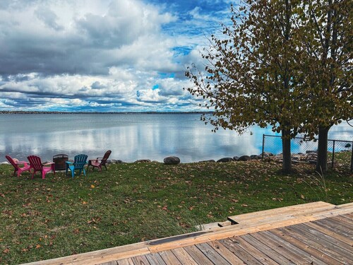 Cozy Lake Simcoe Waterfront Escape for 10
