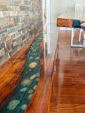 Interior - Cozy Lake Simcoe Waterfront Escape for 10 (Innisfil)