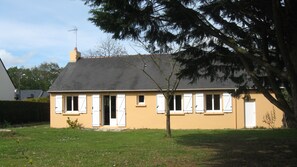 Exterior - Land and Sea (Mesquer)