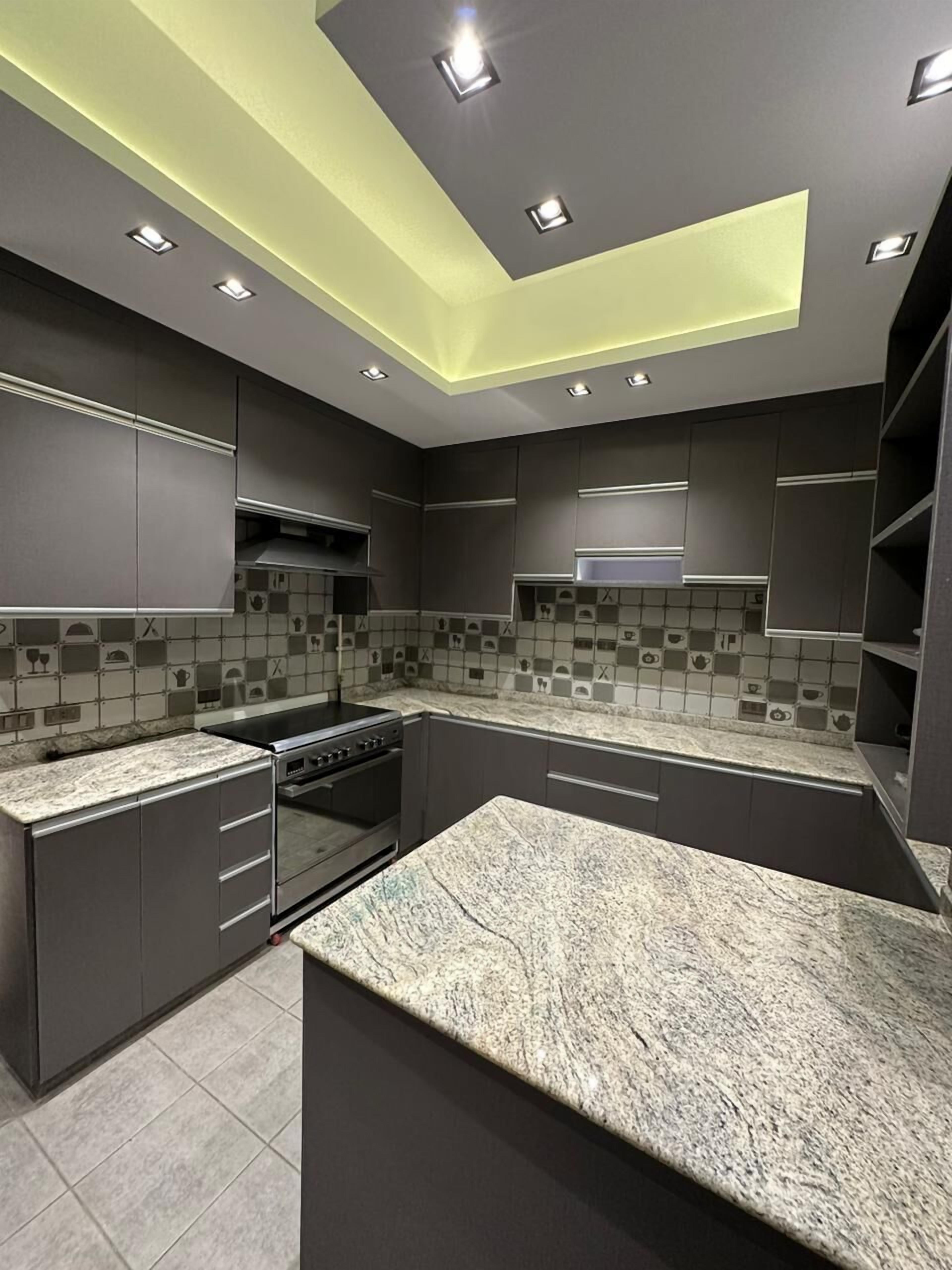 Refrigerador con freezer, microondas, horno, placa de cocina