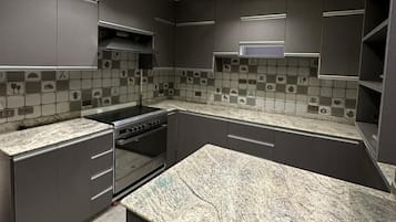 舒适别墅, 5 间卧室, 私人游泳池, 泳池景观 | 私人厨房 | 大冰箱、微波炉、烤箱、炉灶