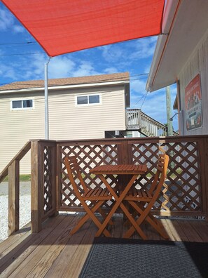 Outdoor dining - Coral Cottage (Galveston)