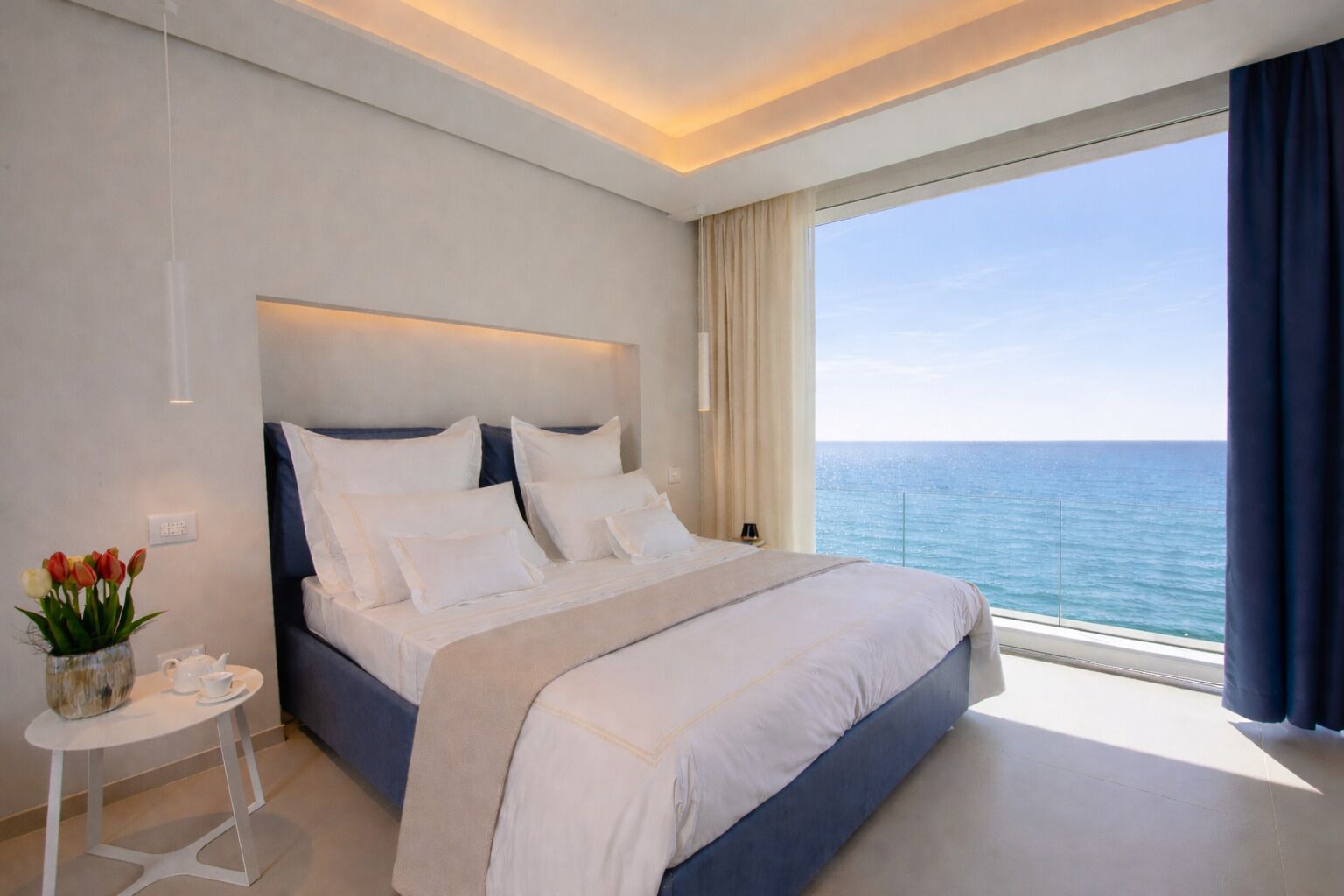 디럭스 쿼드룸, 퀸사이즈침대 1개 및 소파베드, 금연, 바다 전망 | 객실 내 금고, 책상, 노트북 작업 공간, 방음 설비