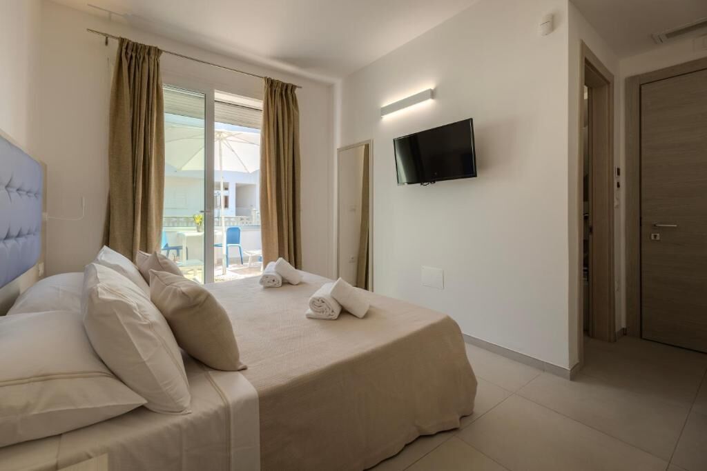 Caja de seguridad en la habitación y escritorio 