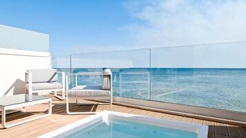 Deluxe Studio Suite, Balcony, Sea View | Pool