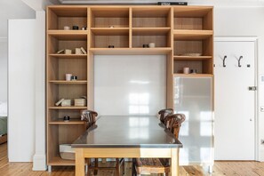 Dining - GuestReady - Chic Studio in Vibrant East London (London)