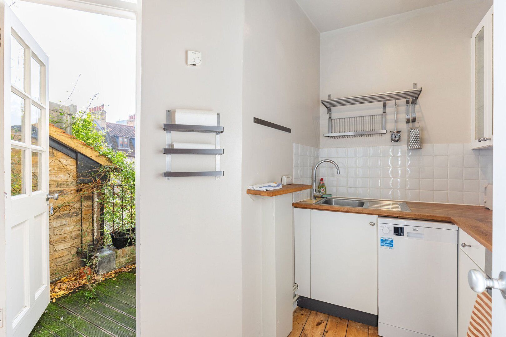 Kjøleskap, ovn, oppvaskmaskin og kaffetrakter/tekoker