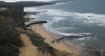 Casa completa com vista mar/praia e jardim privado