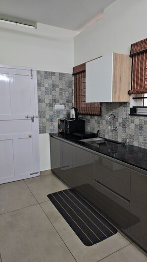Private kitchen - 3BHK Independent Villa Cochin - Holiday Home 10mins of Lulu Mall Kochi/Ernakulam (Ernakulam)