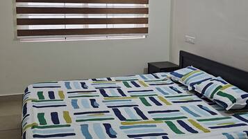 3 bedrooms, iron/ironing board, WiFi, bed sheets