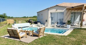 A heated pool - La Villa Bohème 4| Piscine chauffée  Pétanque  Proche O'Gliss (Le Bernard)