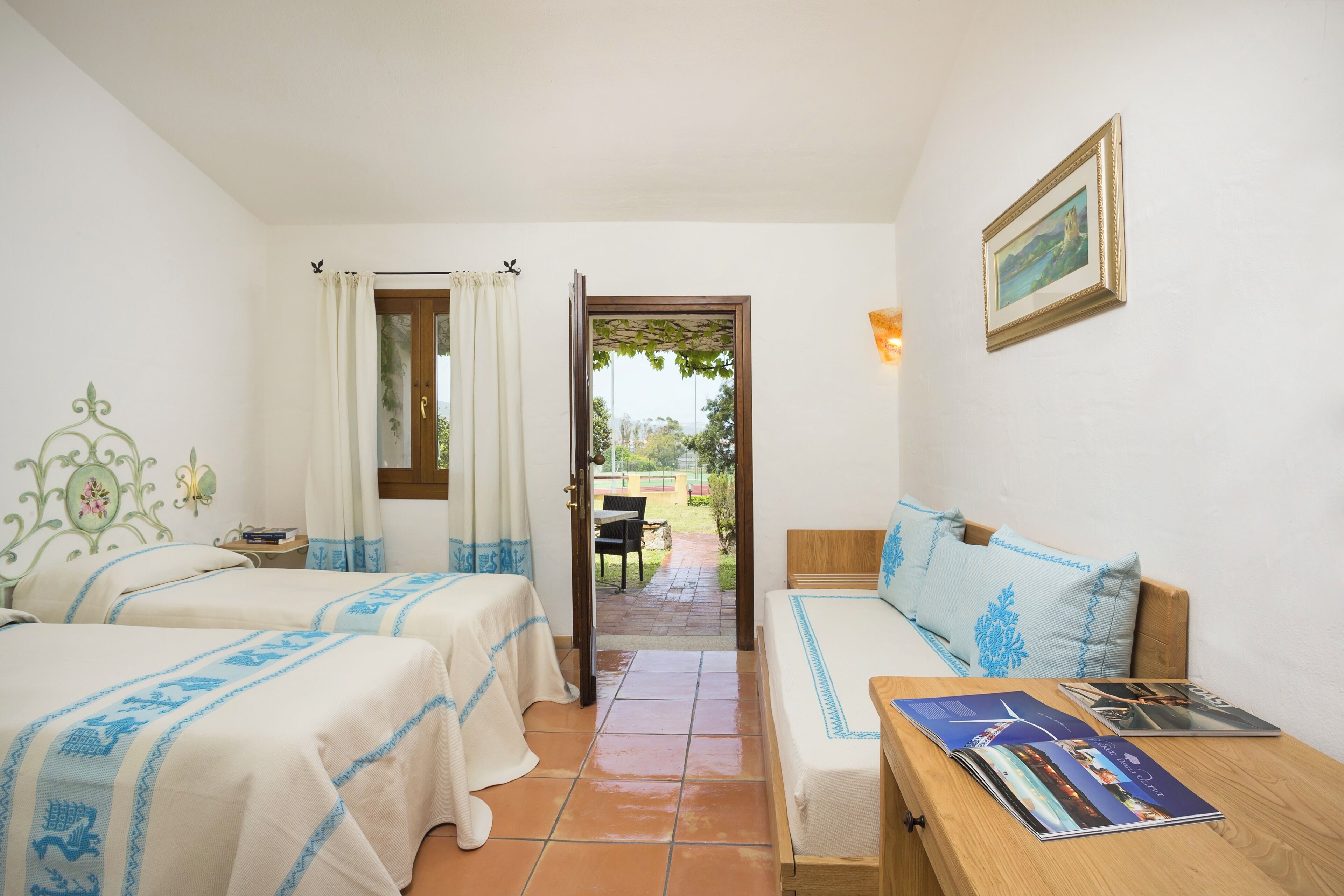 Deluxe Double or Twin Room | Minibar, in-room safe, free cribs/infant beds, free WiFi