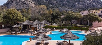 Hotel with swimming pool near Baja Sardinia