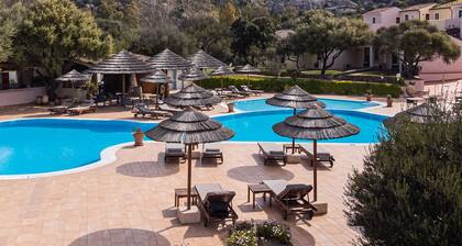 Hotel with swimming pool near Baja Sardinia
