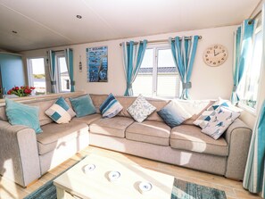 Cottage | Living area - Beachcombers (Wareham)