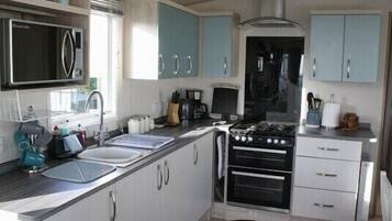 Cookware/dishes/utensils