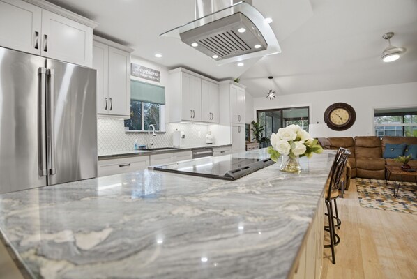 Private kitchen - Private Home in the Heart of Jupiter Serenity (Jupiter)