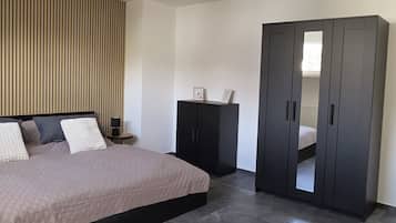 Bügeleisen/Bügelbrett, Reisekinderbett, kostenloses WLAN, Bettwäsche