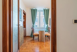 Interior - In the Shadow of the Dome (Roma)