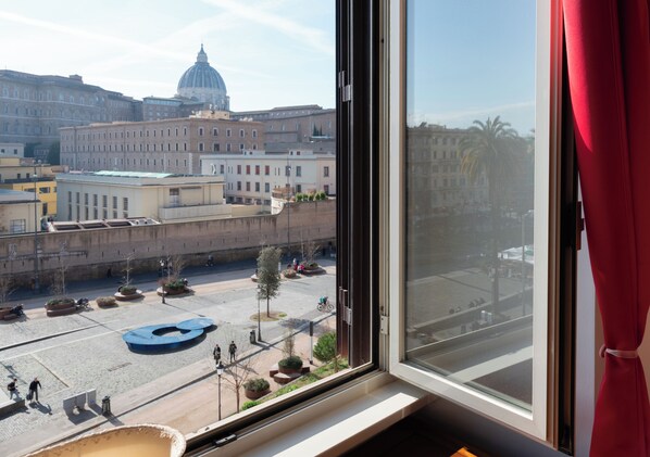 Interior - In the Shadow of the Dome (Roma)