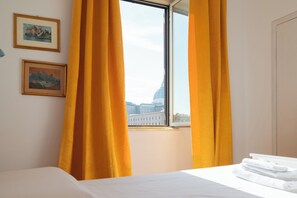 3 bedrooms, iron/ironing board, free WiFi, bed sheets - In the Shadow of the Dome (Roma)