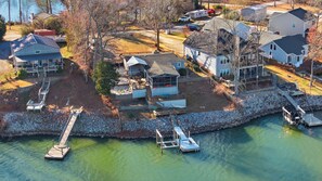 Exterior - Lake Murray retreat set on a point with deep water - Bring your boat. (Batesburg-Leesville)