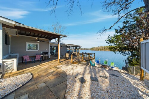 Lake Murray retreat set on a point with deep water and wide, calming views
