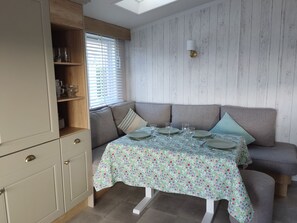 Dining - Rockley Park - Harbour View (Poole)