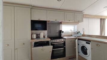 Cookware/dishes/utensils