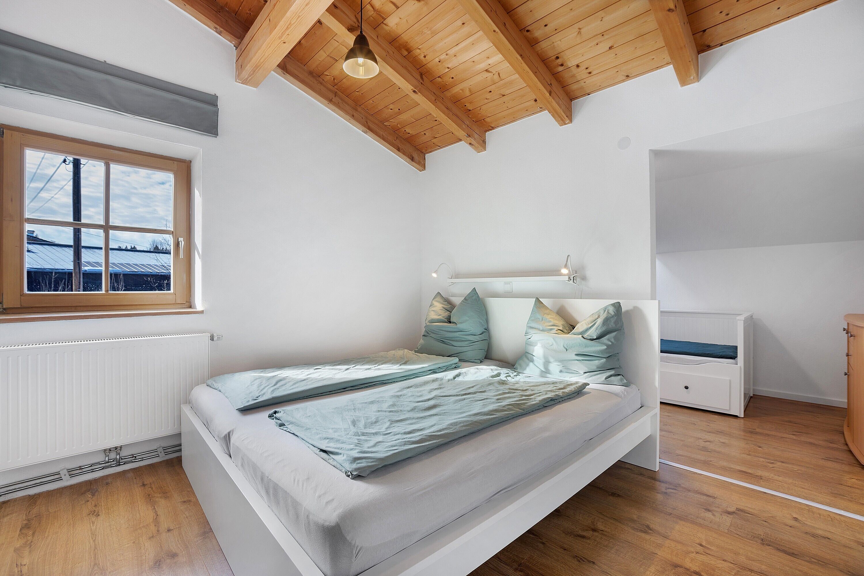 1 多间卧室、熨斗/熨衣板、WiFi、床单