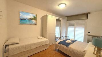 2 bedrooms, iron/ironing board, free WiFi, bed sheets