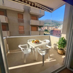 Outdoor dining - Casa Vago - One Bedroom Apartment, Sleeps 6 (Marina di Andora)