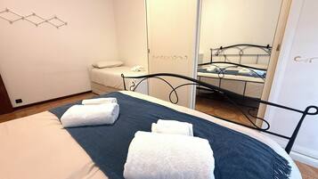 2 bedrooms, iron/ironing board, free WiFi, bed sheets