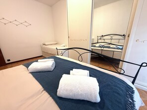 2 bedrooms, iron/ironing board, free WiFi, bed sheets - Casa spaziosa in centro con terrazza abitabile (Marina di Andora)