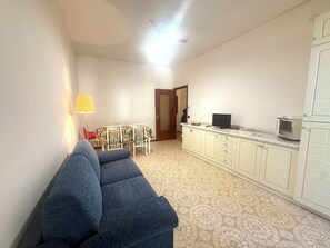 Smart TV - Casa Vago - One Bedroom Apartment, Sleeps 6 (Marina di Andora)