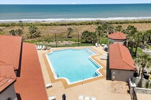 Outdoor pool, a heated pool -
Amazing waterfront condo with an amazing view of the beach, an amazing sunrise (Palm Coast)