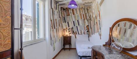 5 bedrooms, iron/ironing board