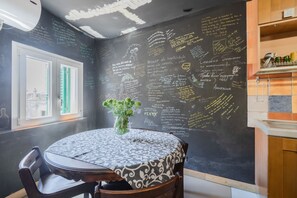 Dining - GuestHost - Ballarò Market Street Art Stylish Flat (Palermo)